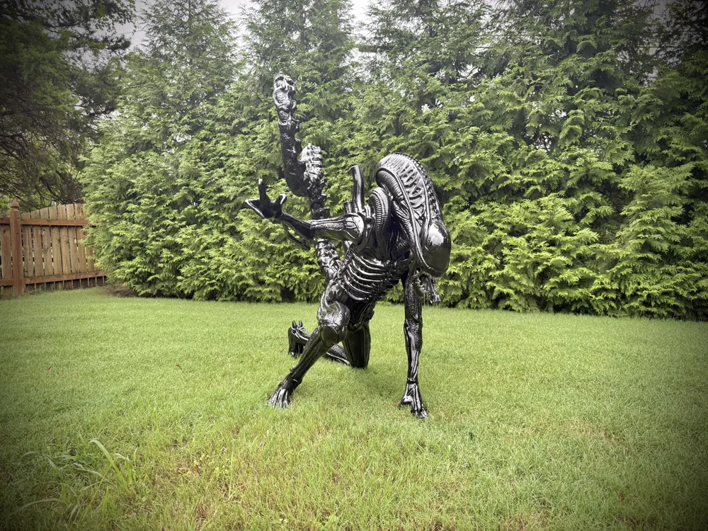 Life Size Xenomorph Alien Model - 5ft Tall!, photo 3 of 5 - Life Size Xenomorph Alien Model - 5ft Tall! Art