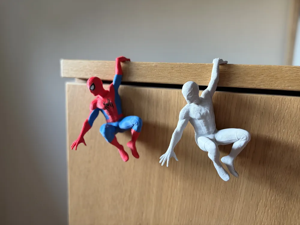 Spider-Man Shelf Hanger Figure, photo 2 of 5 - Spider-Man Shelf Hanger Figure Miniatures