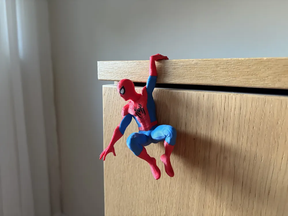 Spider-Man Shelf Hanger Figure, photo 3 of 5 - Spider-Man Shelf Hanger Figure Miniatures
