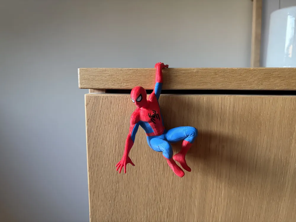 Spider-Man Shelf Hanger Figure, photo 4 of 5 - Spider-Man Shelf Hanger Figure Miniatures